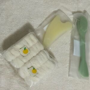 Hanyul set of three includes Spatula Guasha, spatula Brush, wrist face wash band